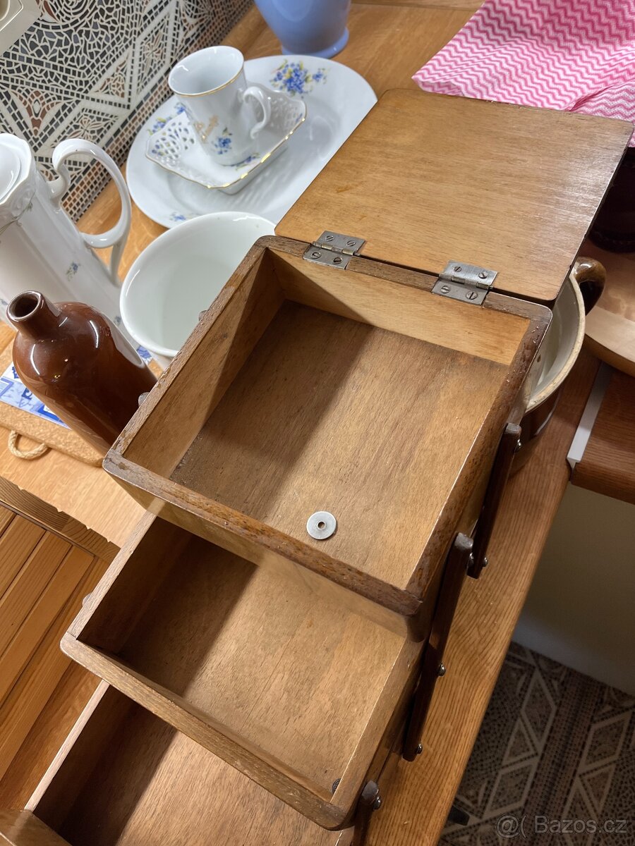 Rozkládací skřínka na šití - 3