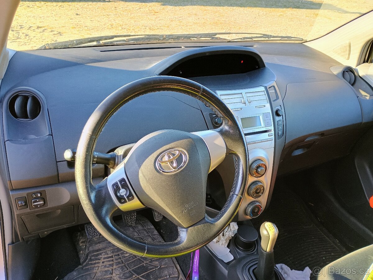 Toyota Yaris 1.3 - 3