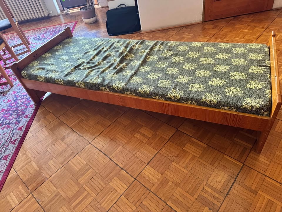 Dřevěná postel - 3