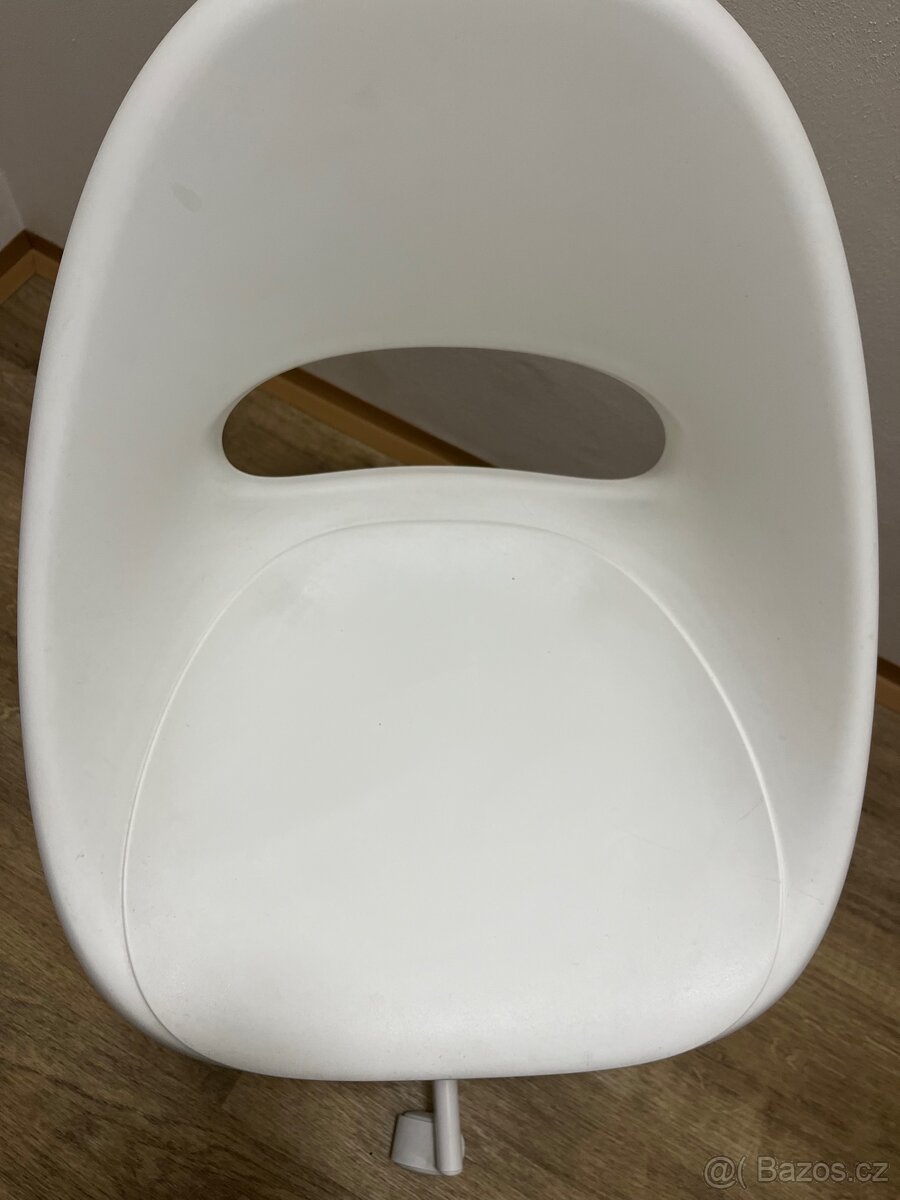 Plastová jezdící židle - 3
