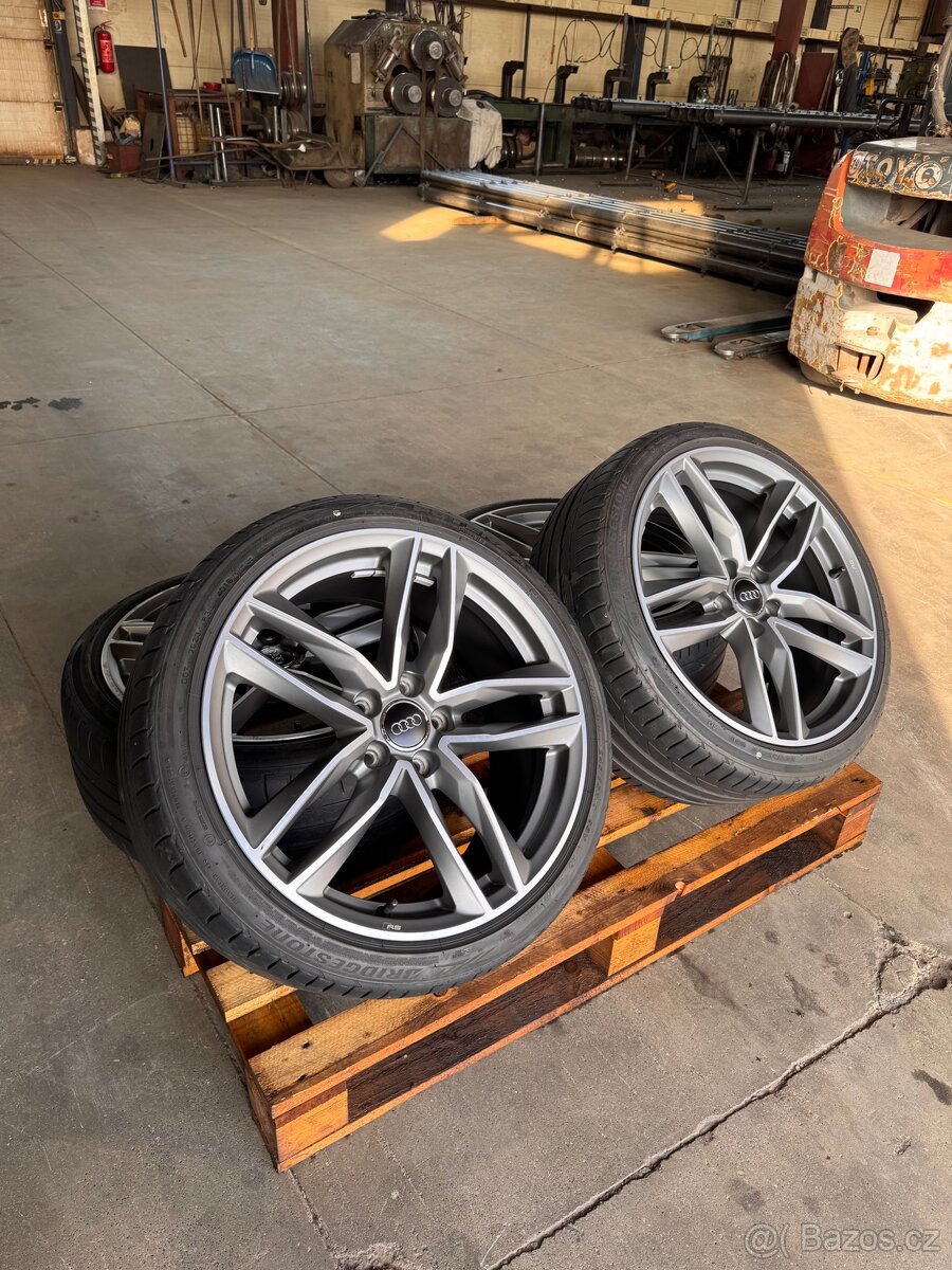 Original AUDI RS R19 - 3