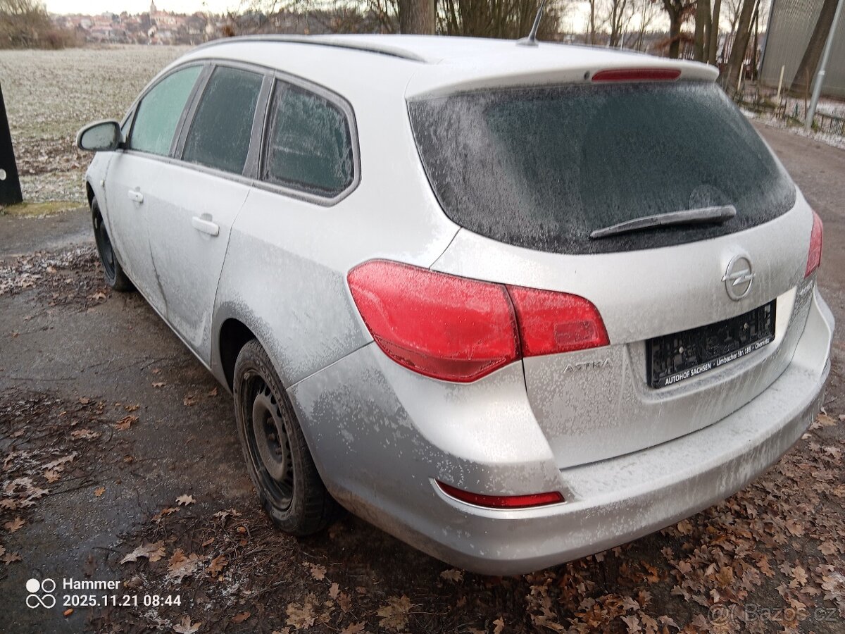 Opel Astra Kombi 1.4 benzín 124.000 km 2011 - 3