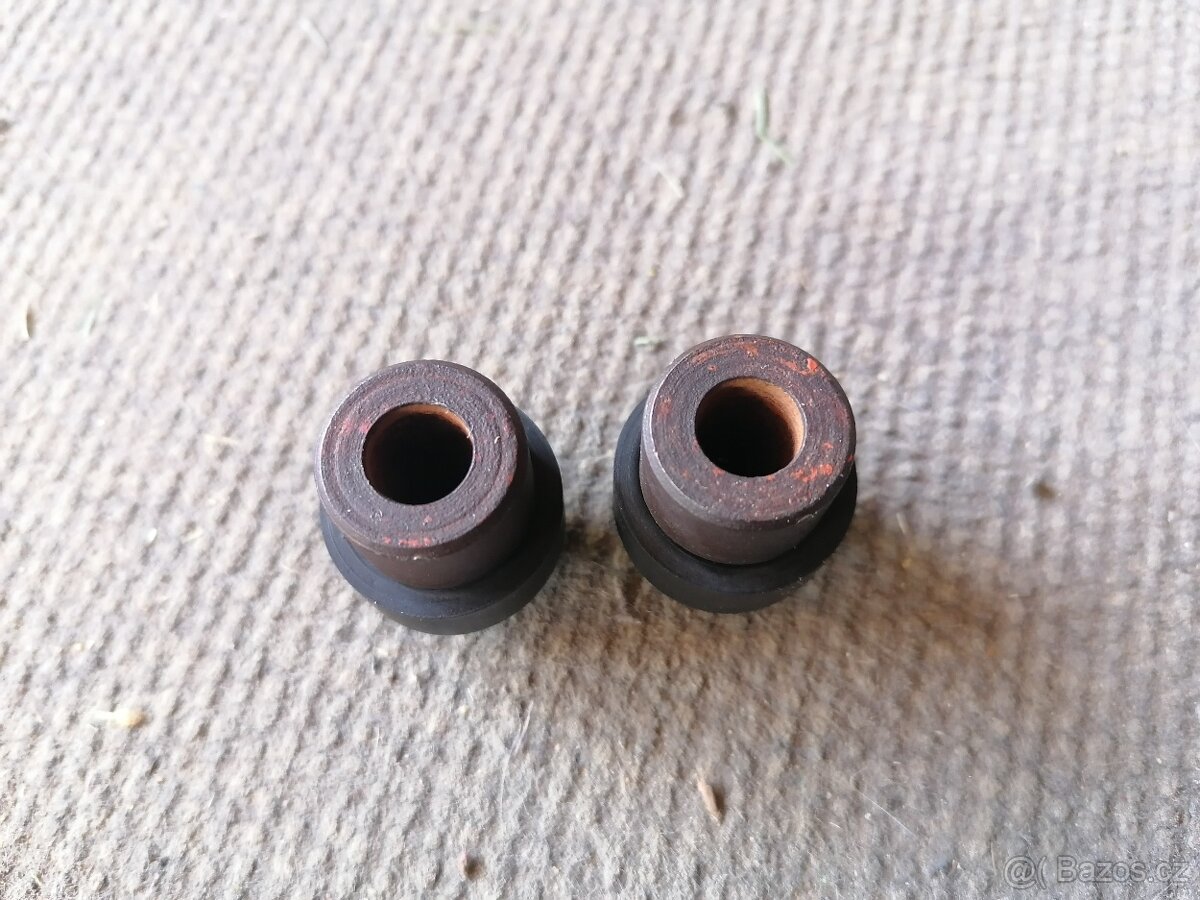 Silentbloky nádrže na CZ 175/ 487 - 3
