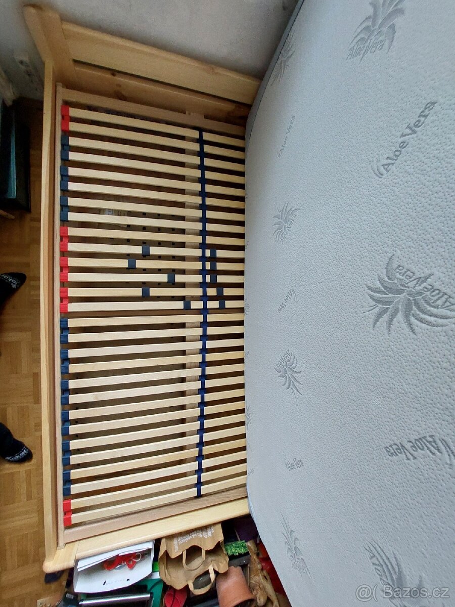 Dřevěná postel + rošt + matrace 200x120 cm (potahy zdarma) - 3