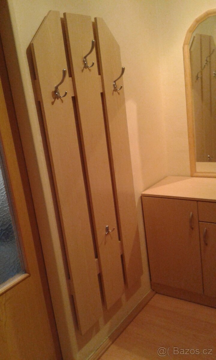 Skříně a věšák do chodby - 3