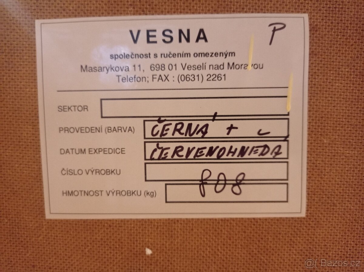 Pracovní kout + obývací stěna, masivní prvky - 3