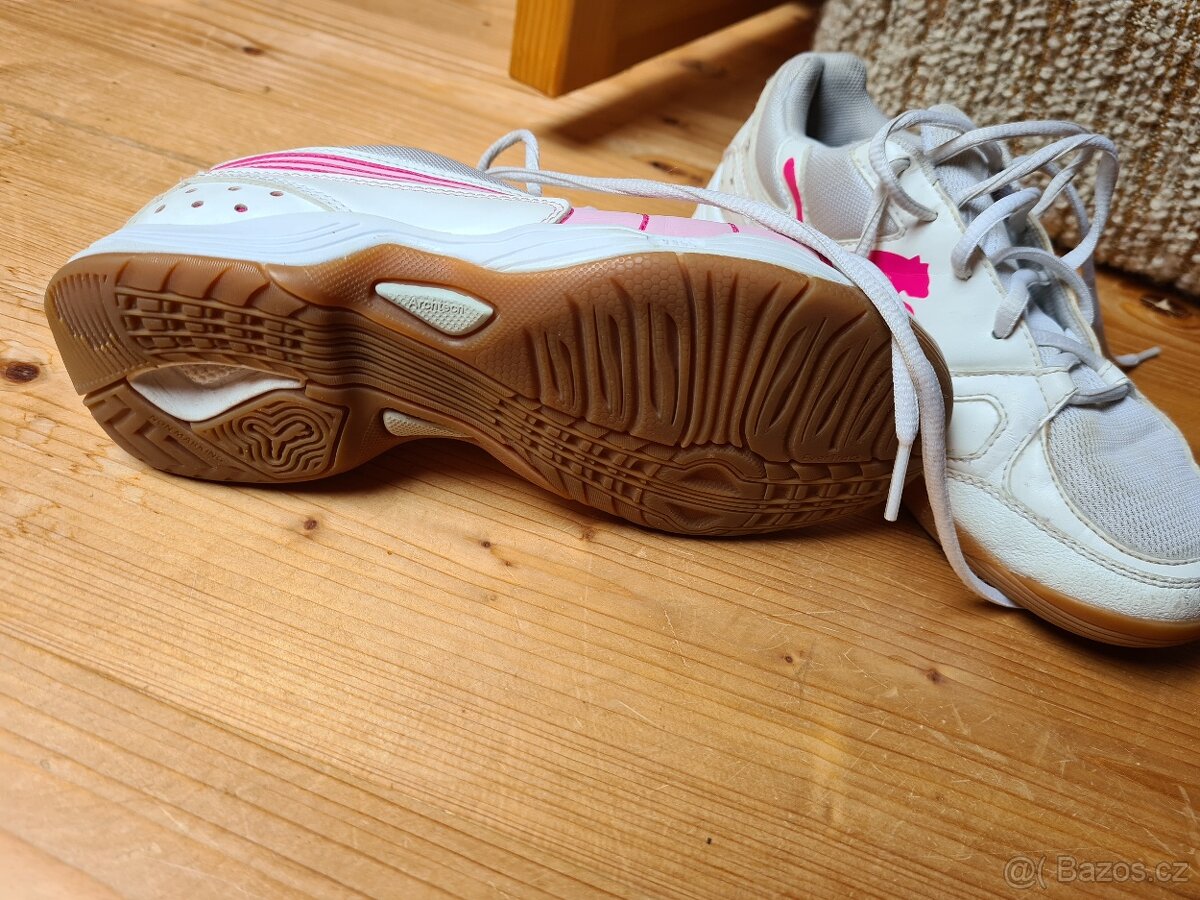 Sálové boty Puma dívčí vel. 34 - 3