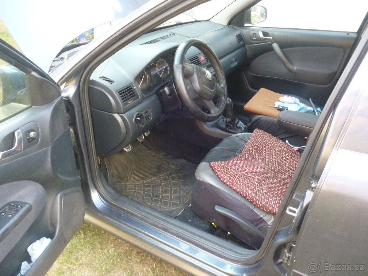 Oktavia kombi 1.9TDI 74kw 2009 - 3