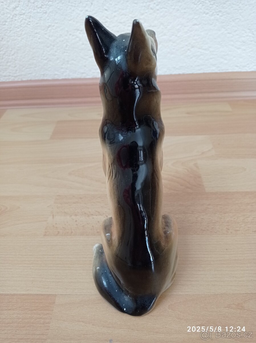 Vlčák, porcelánová soška - 3