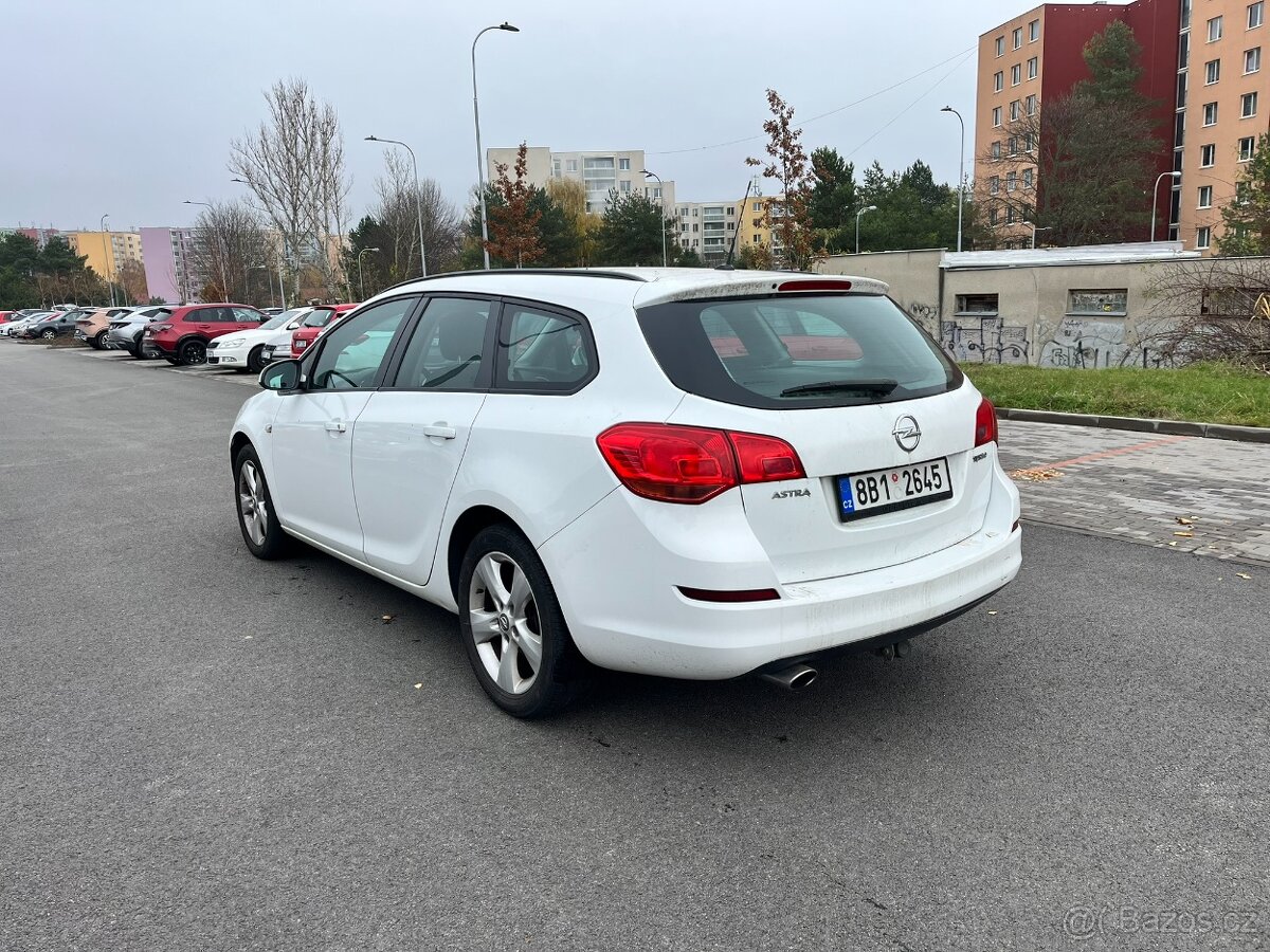 Opel Astra J 1,6 Turbo 180k, 2011, 1. MAJ.ČR, VADA MOTORU - 3