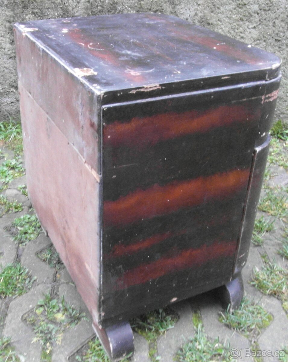 Dřevěný starožitný noční stolek - 3