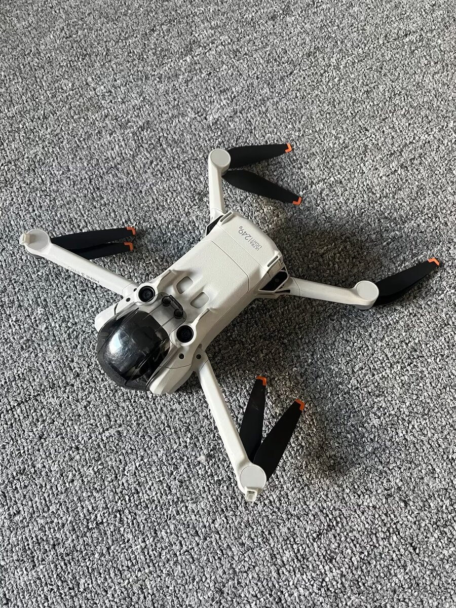 Dron DJI Mini 3 Pro se smart ovladačem a příslušenstvím - 3
