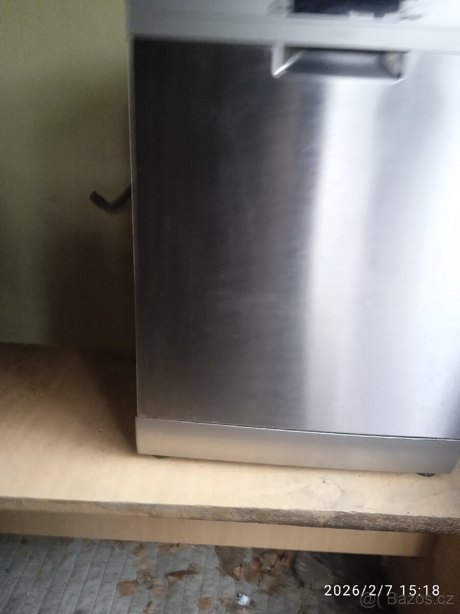 Myčka AEG nerez. - 3