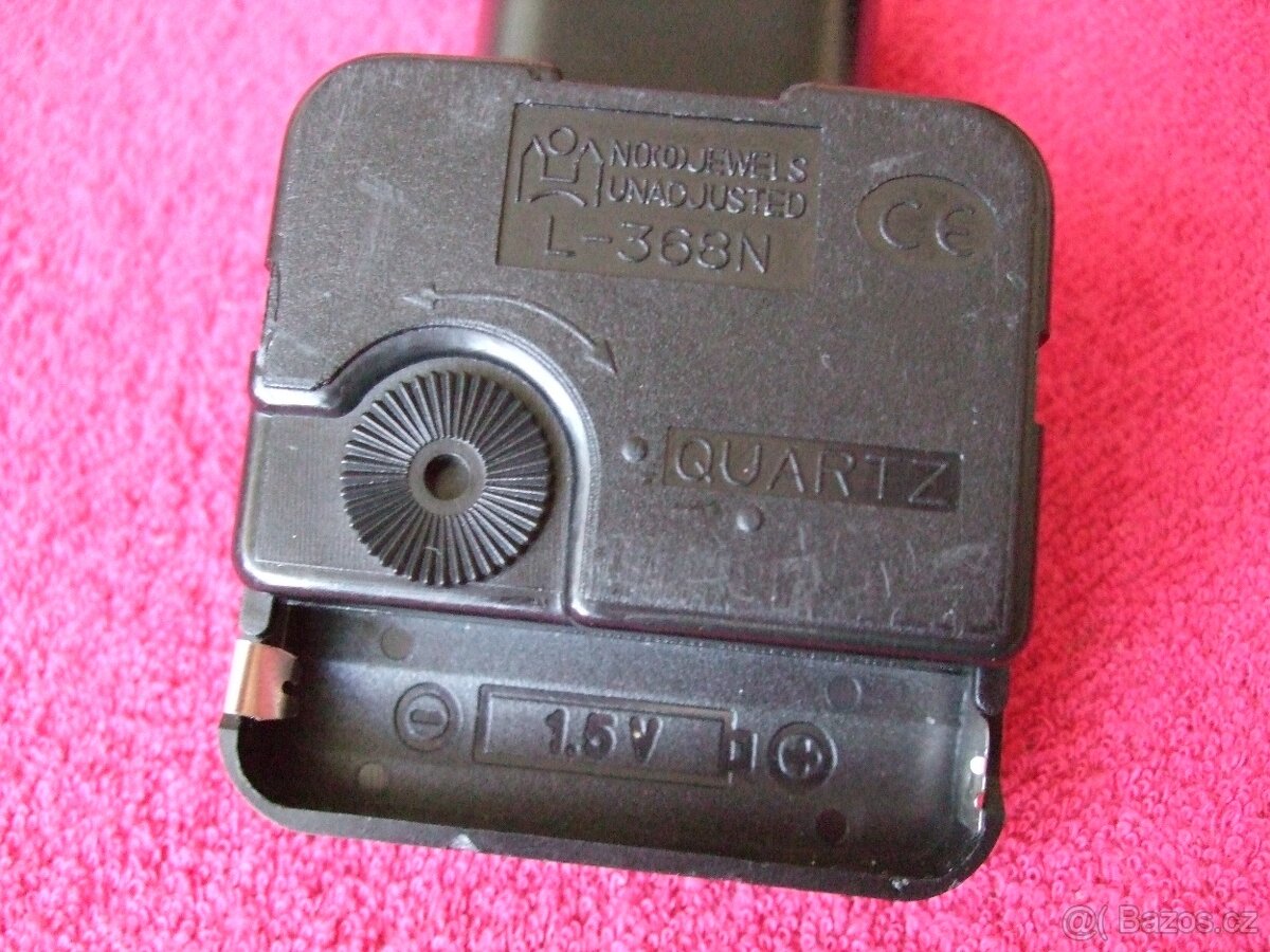 HODINOVÝ STROJEK QUARTZ - 3
