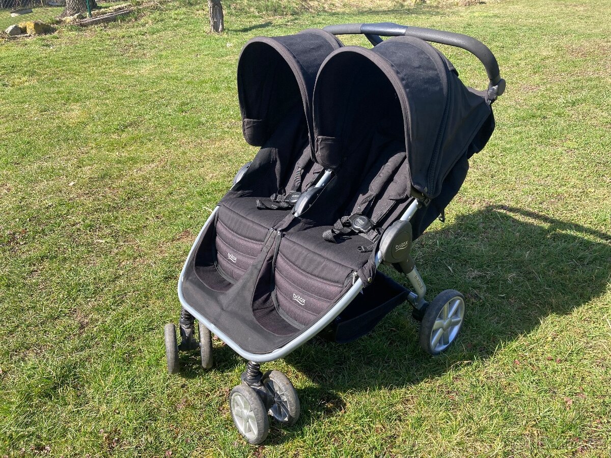 Letni kocarek pro dvojcata - 3