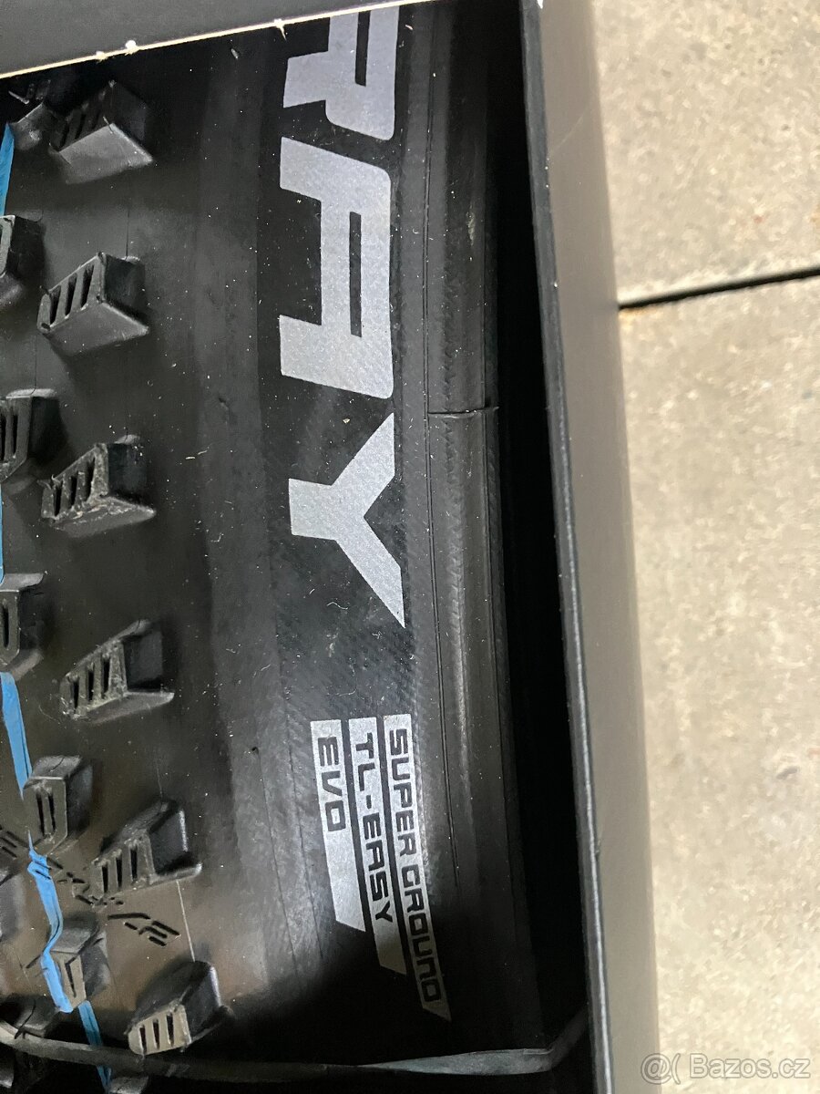 Pláště 27,5 x 2,25" Schwalbe Racing Ray - 3