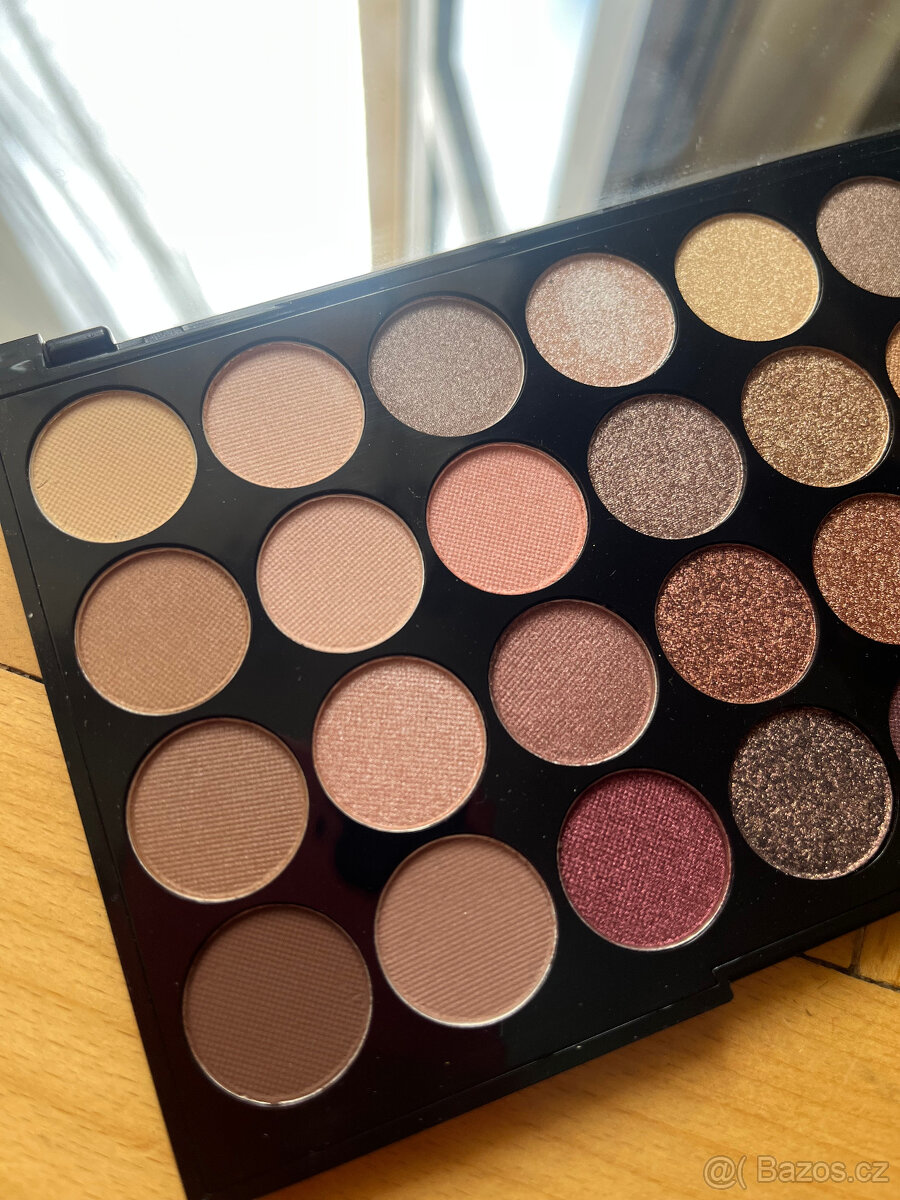 Oční stíny- peletka Revolution - 3