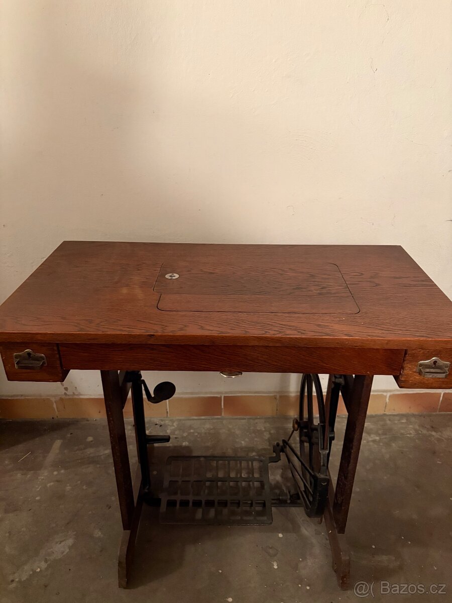 Šicí stroj LADA - 3