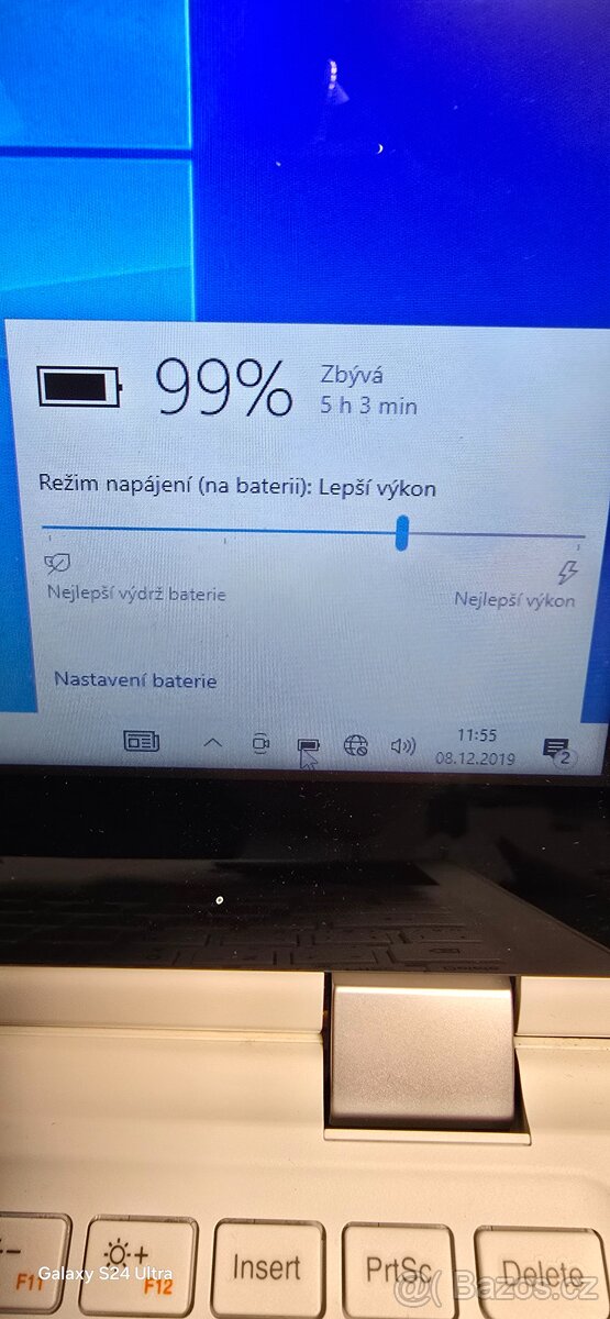 Menší notebook Lenovo - 3