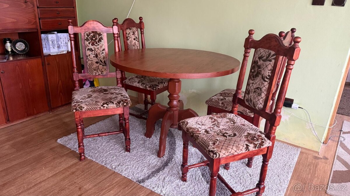 Kulatý stůl se židlemi - 3