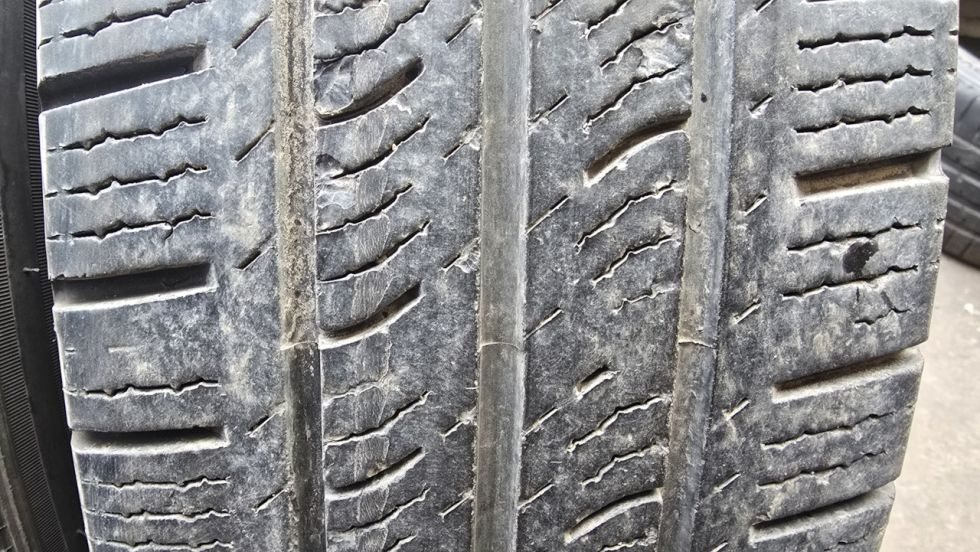 Celoroční pneu 215/75/16c Pirelli - 3