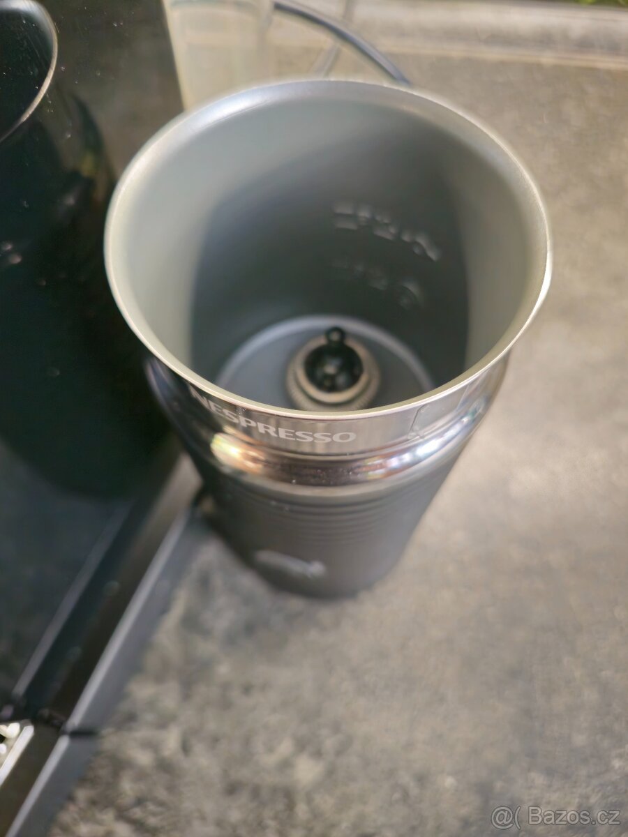 Kávovar Nespresso De'Longhi CitiZ & Milk D123 - 3