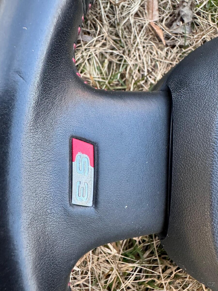 Tříramenný kožený volant Audi S3 8P - 3