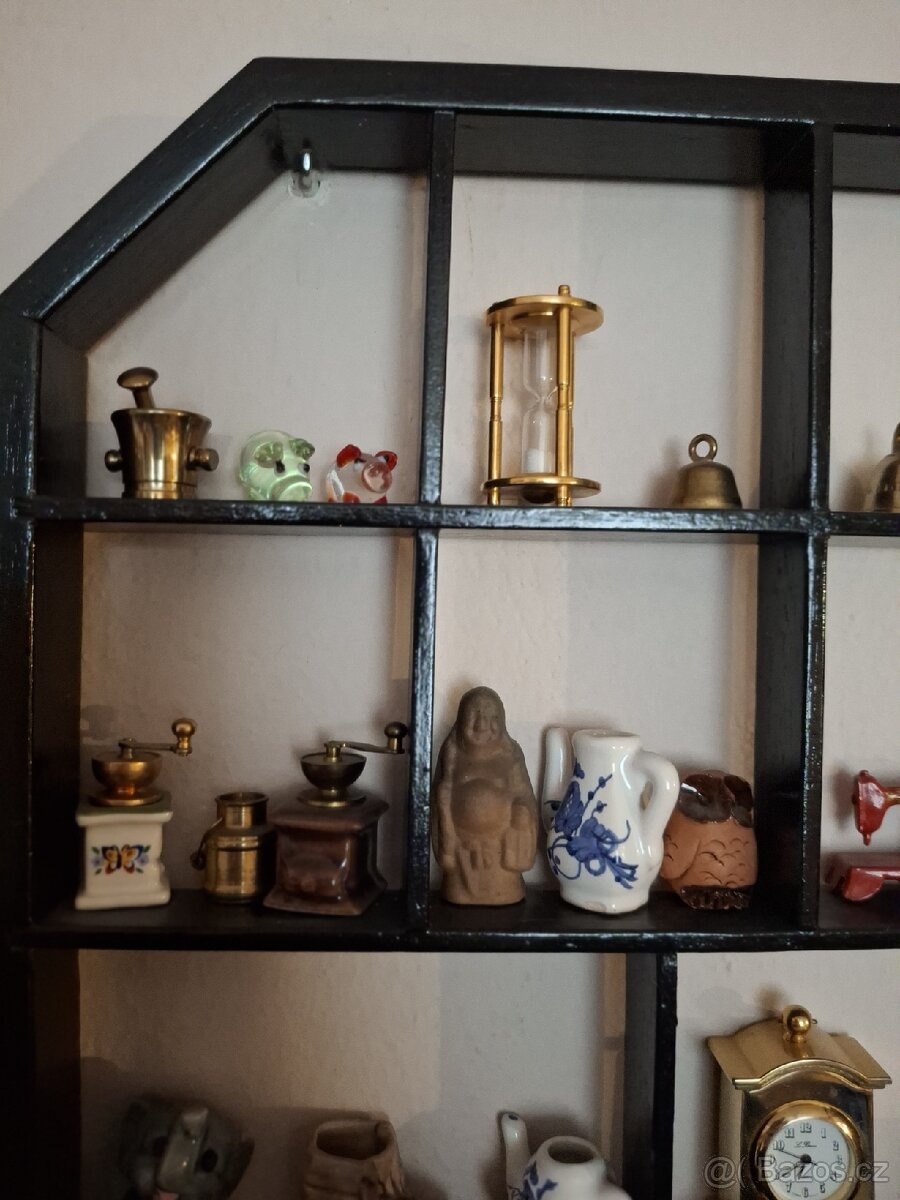 Vitrína s miniatury - 3