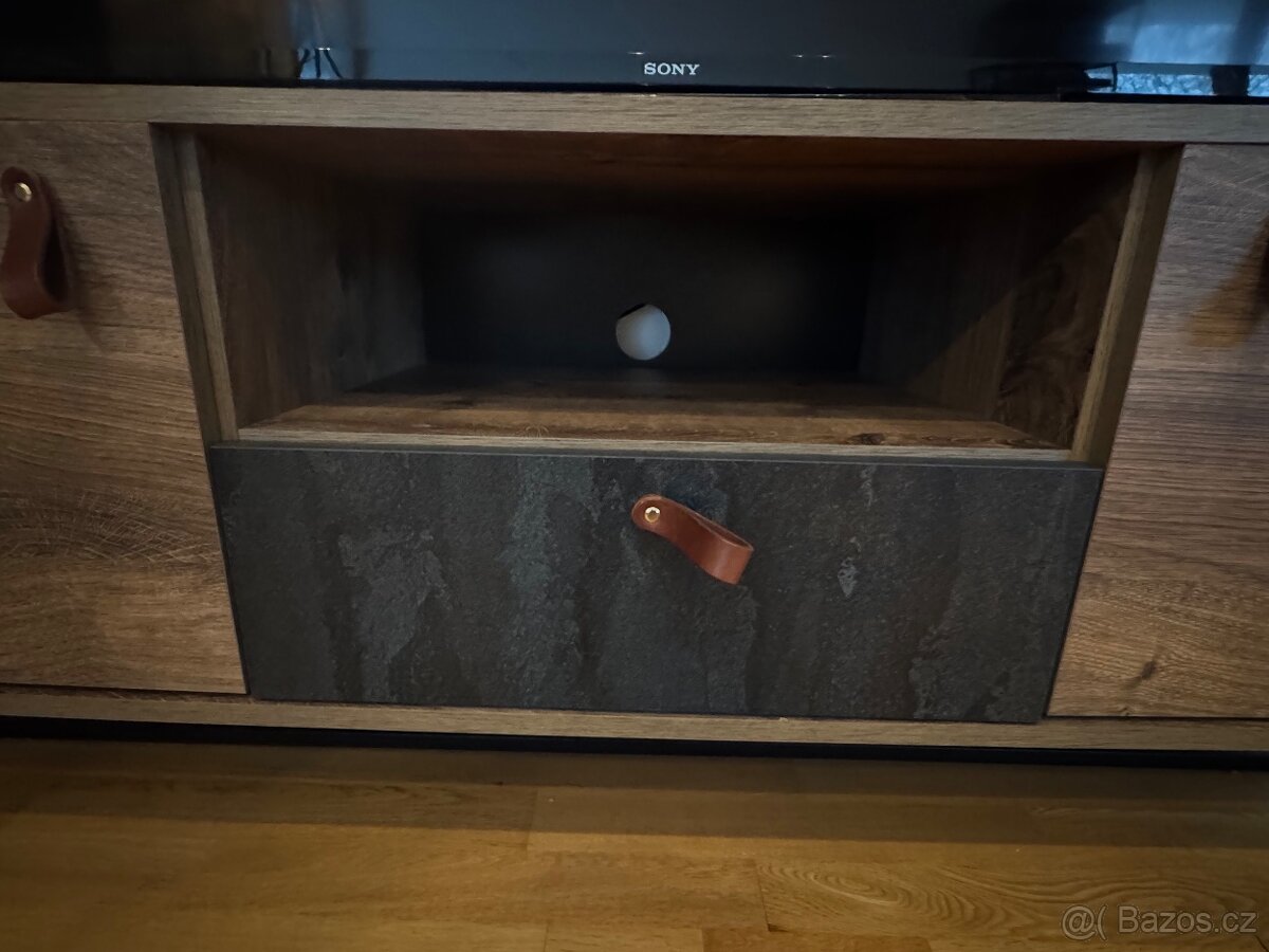 Komoda/stolek pod TV - 3