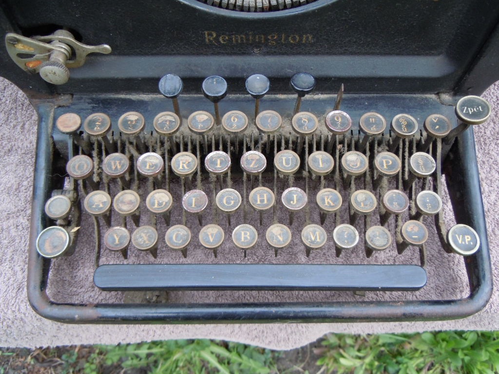 STARÝ PSACÍ STROJ REMINGTON 12 - 3