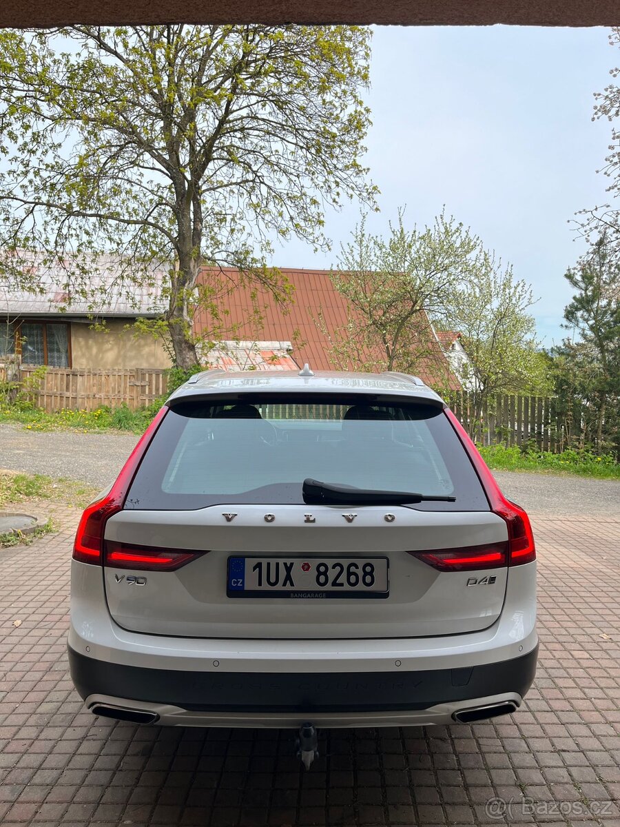 Volvo V90 Cross Country 4x4 motor 2,0 - 3