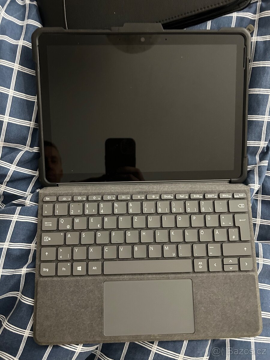 Microsoft Surface GO3 - 3