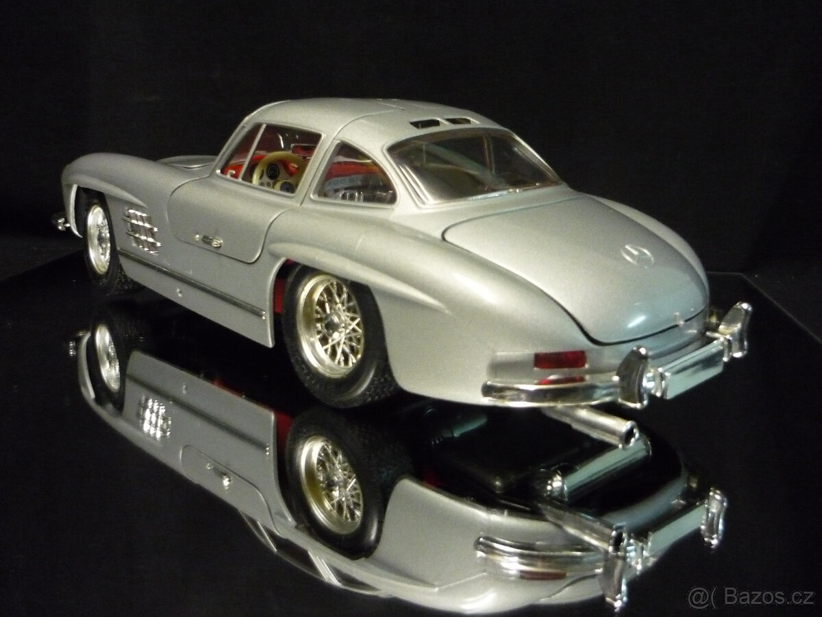 Mercedes Benz 300 SL stříbrný Bburago 1/18 - 3