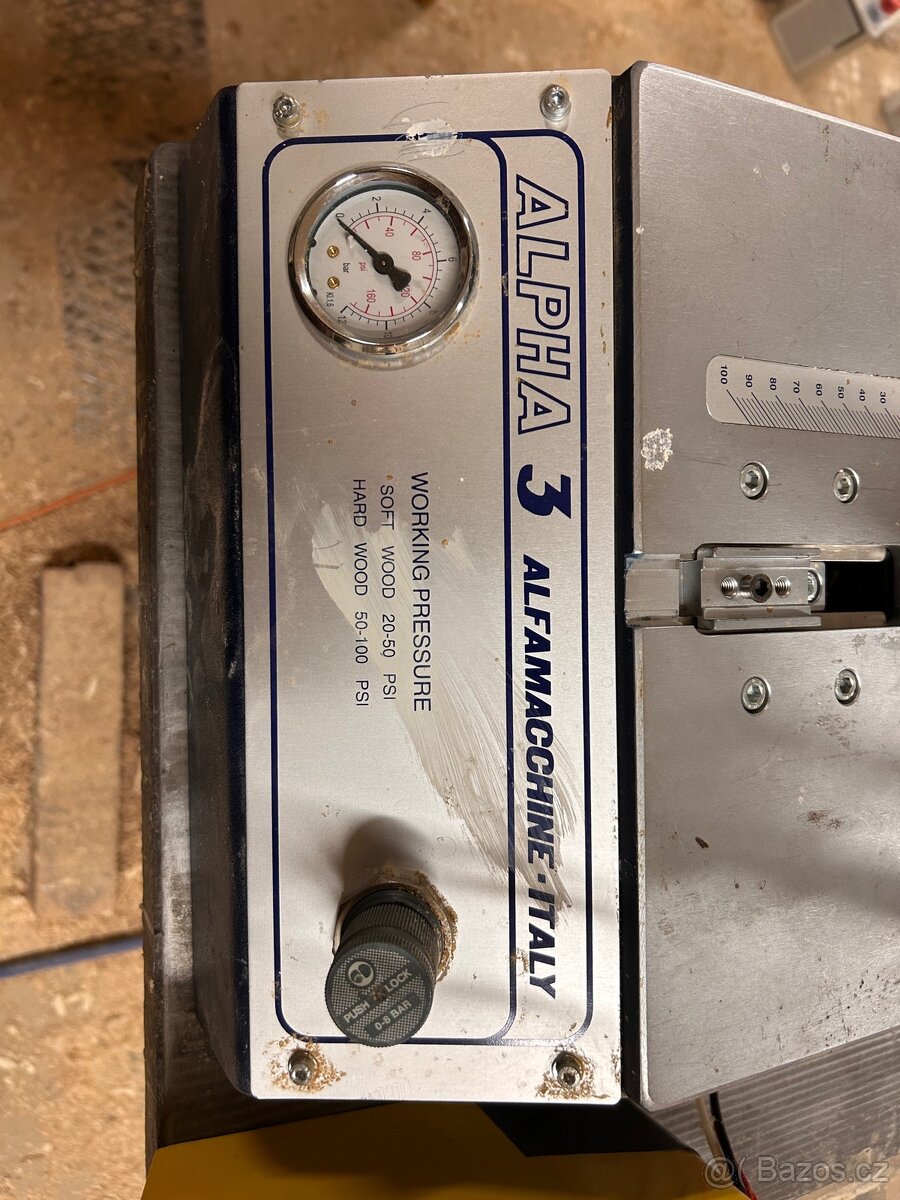 Pneumatická sponkovačka lišt - 3