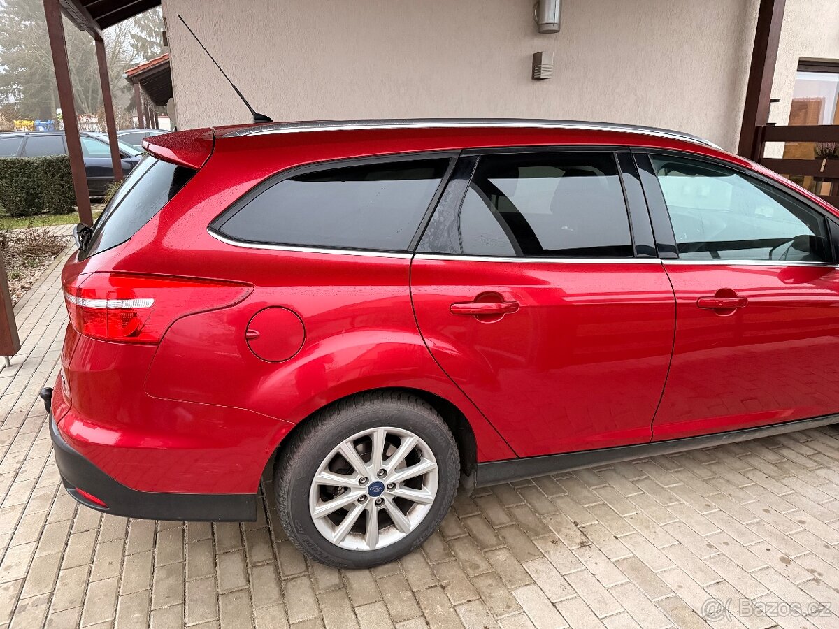 Ford Focus combi 1.5 EcB 110kW manuál - 3