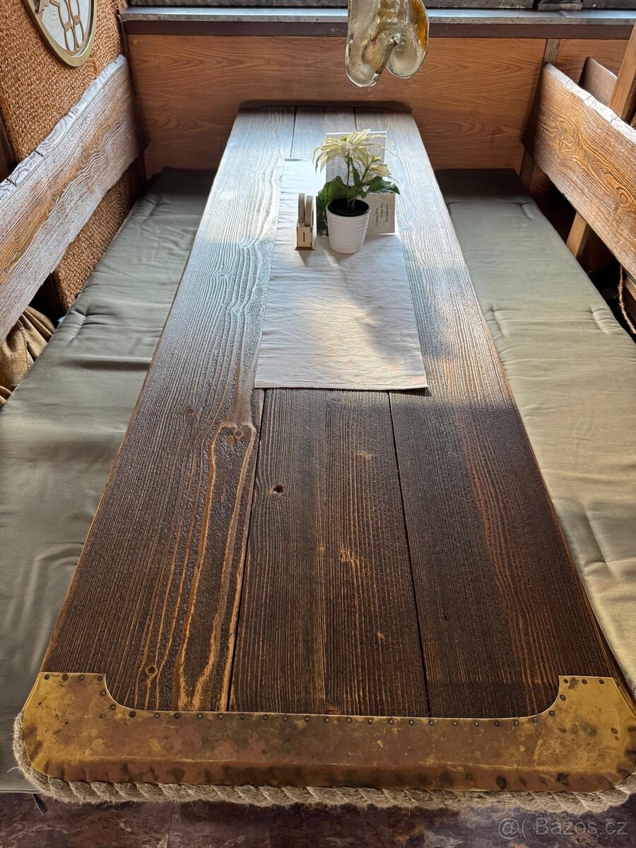 Masivní stoly s lavicemi - 3