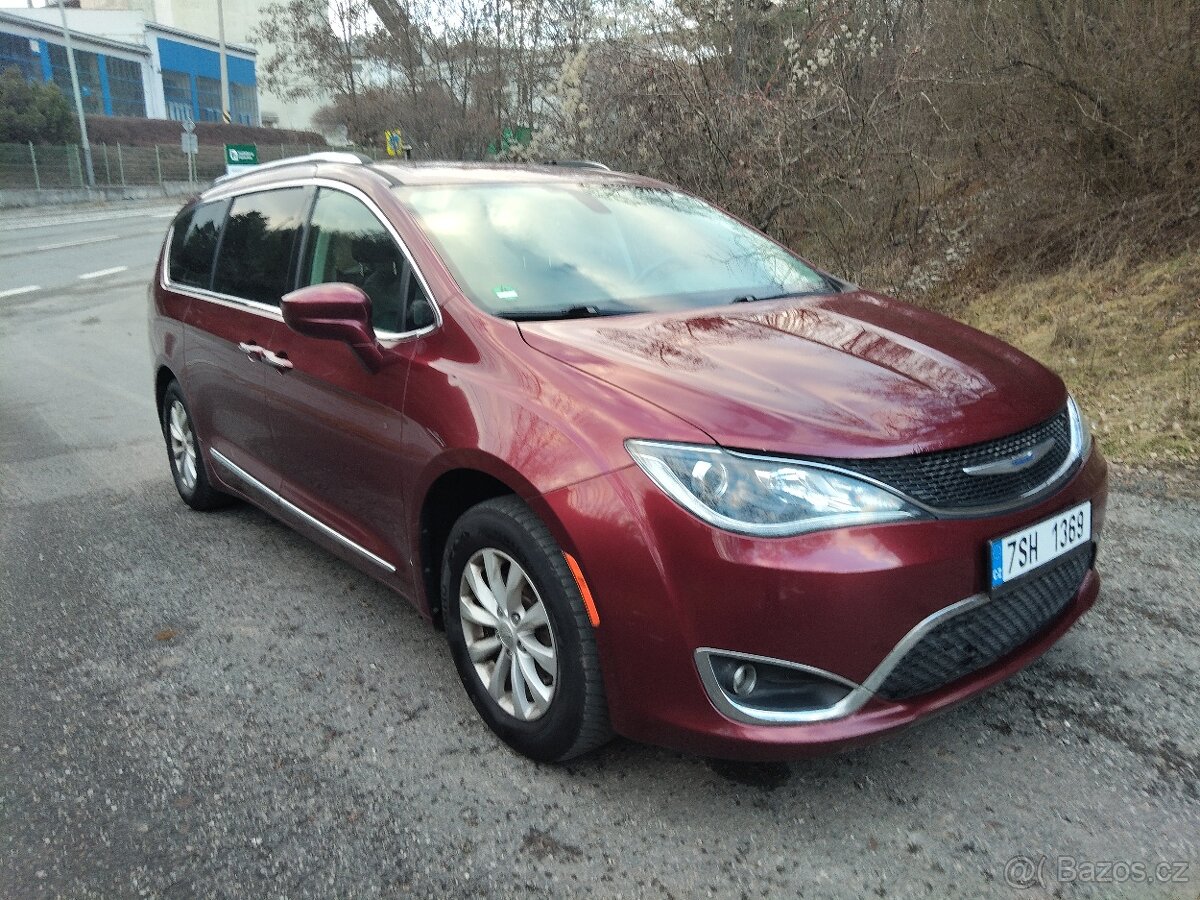Chrysler Pacifica - 3