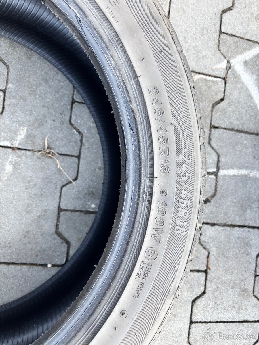245/45 R18 - 3