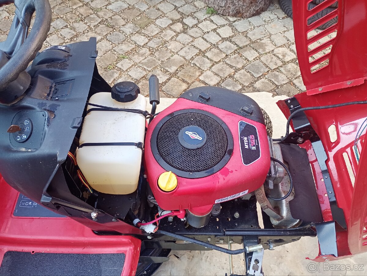 Zahradní traktůrek MTD - 3
