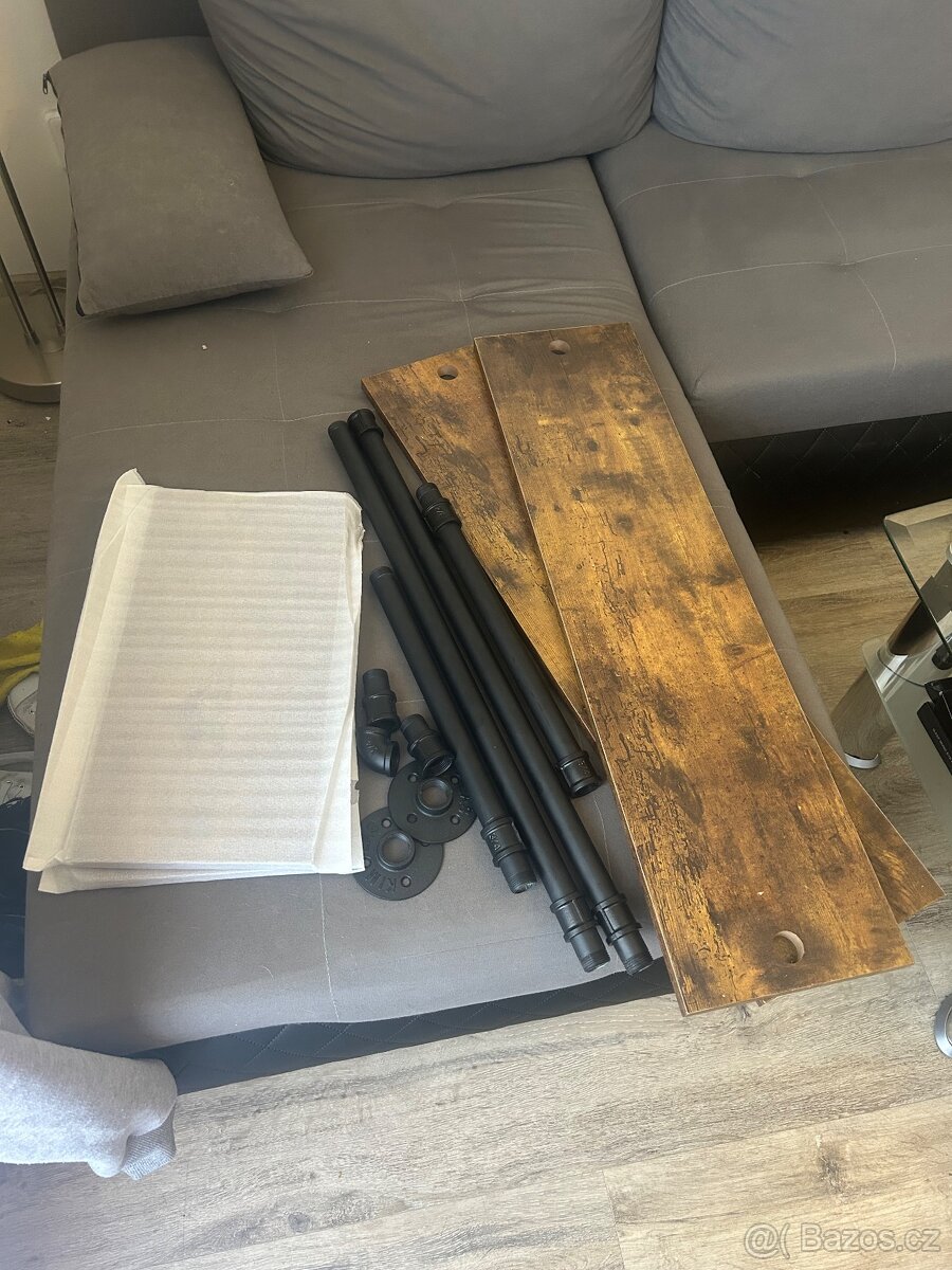 Policový trubkový set na zeď. - 3