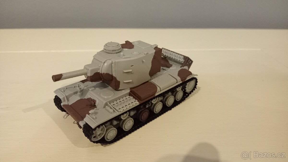 Tanky v měřítku 1:72 + barvy - 3