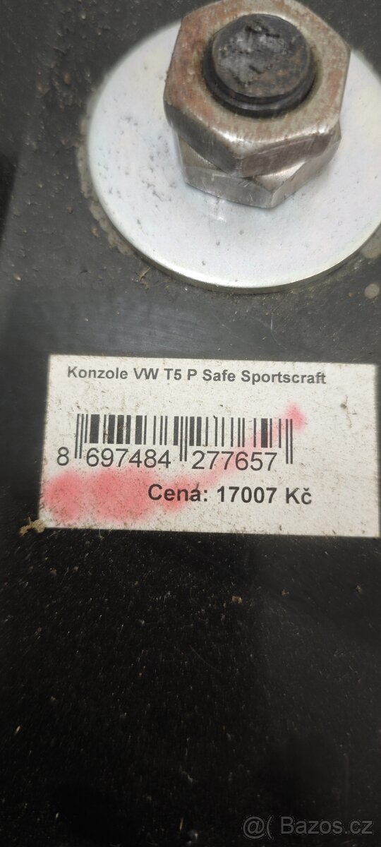 Otočná konzole s trezorem ve T5 - 3