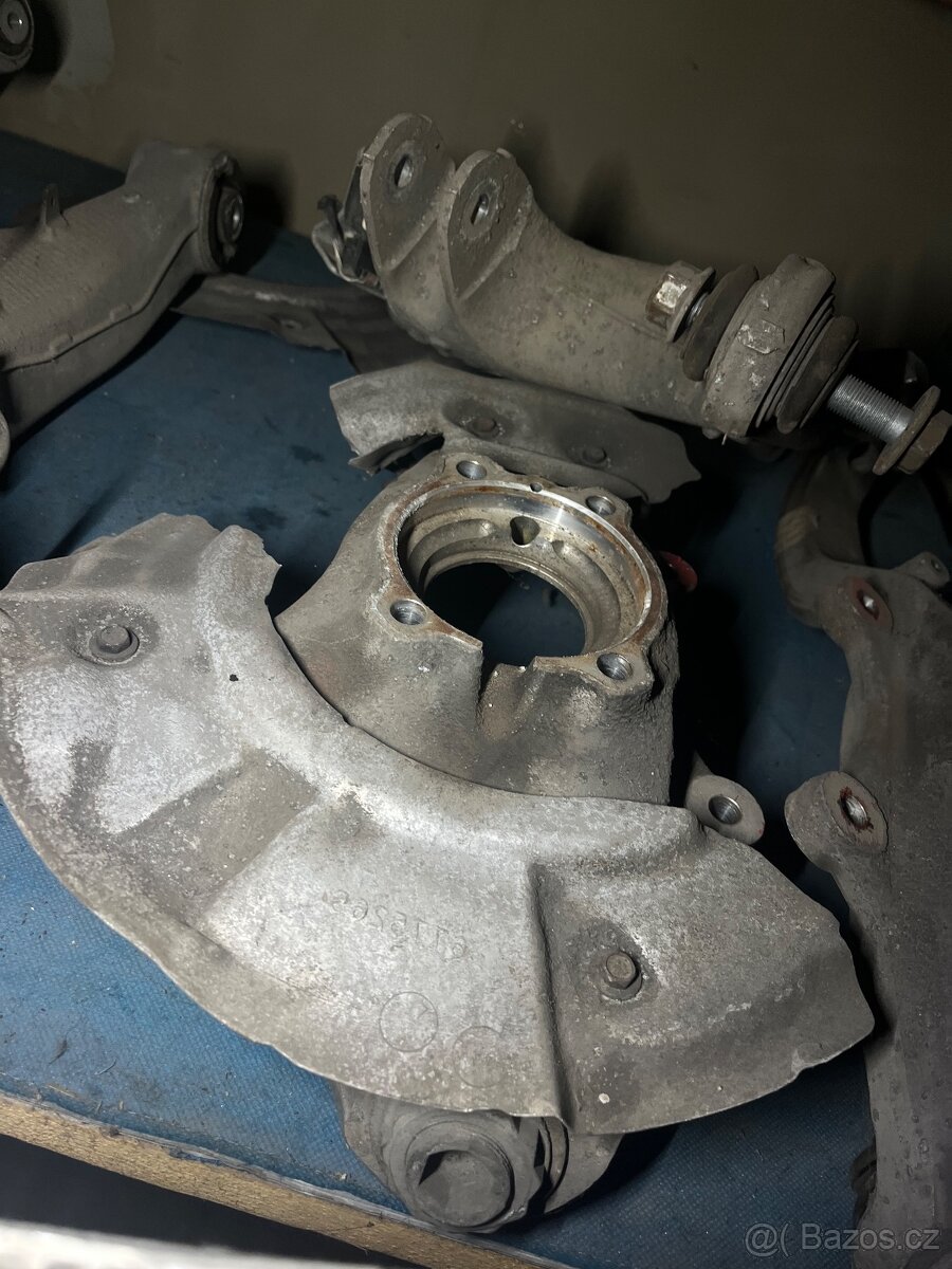 Těhlice BMW F10 - 3