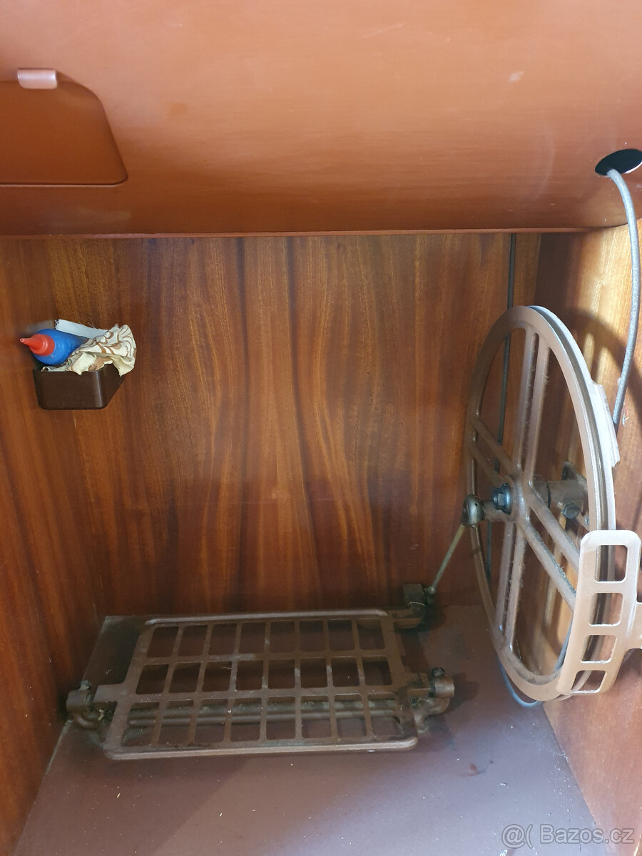 Starý šicí stroj Minerva 126 - 3