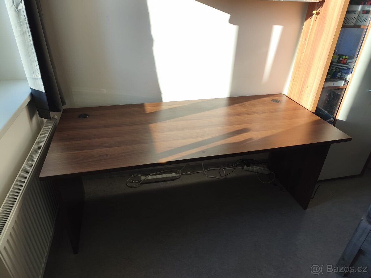 Kancelářský psací stůl. - 3