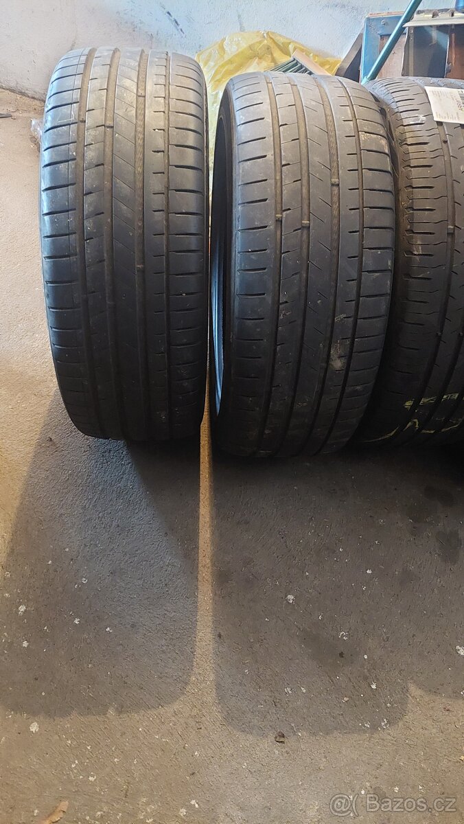 225/45R18 - 3