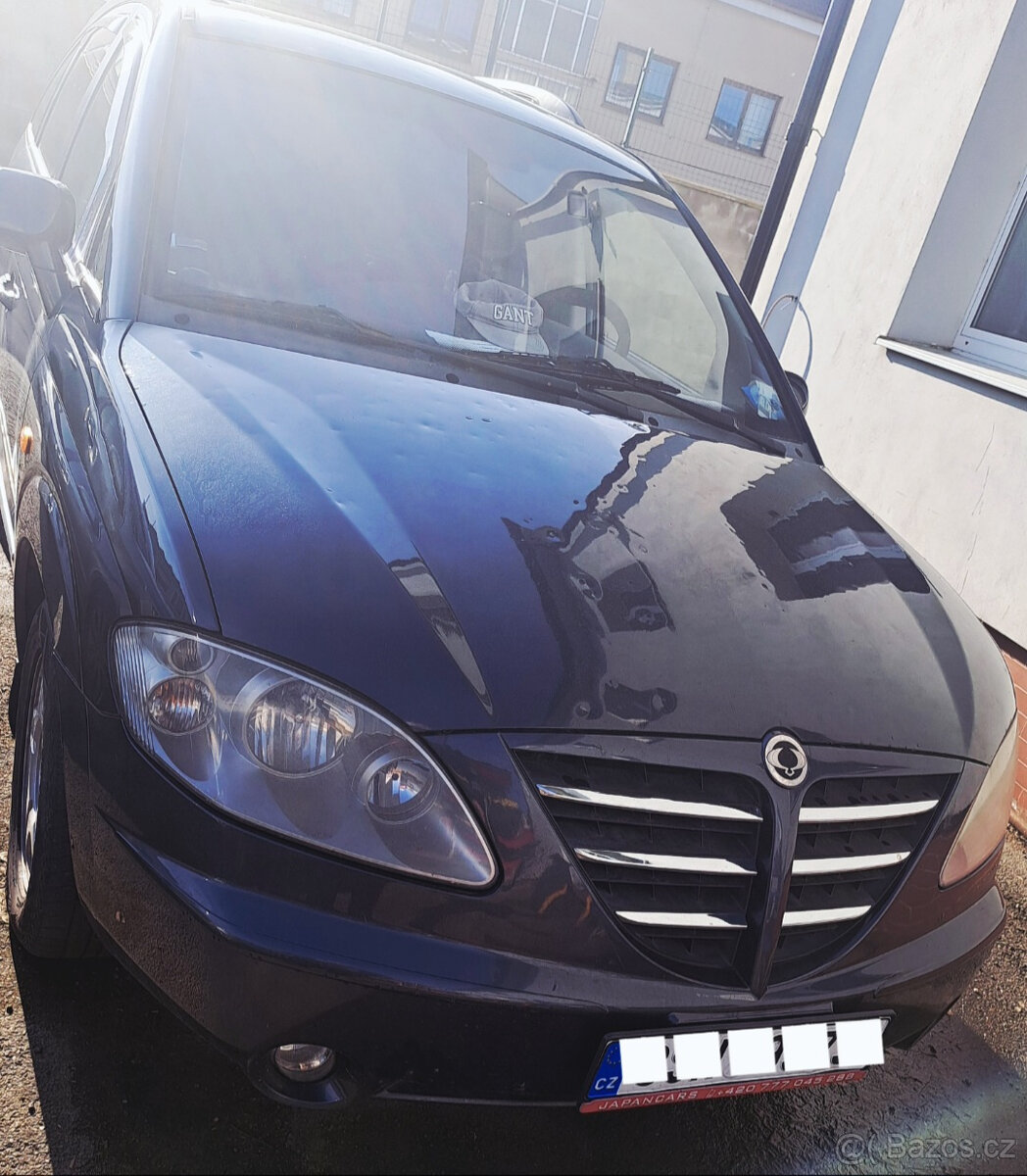 SSangYong Stavic/Rodius - 3