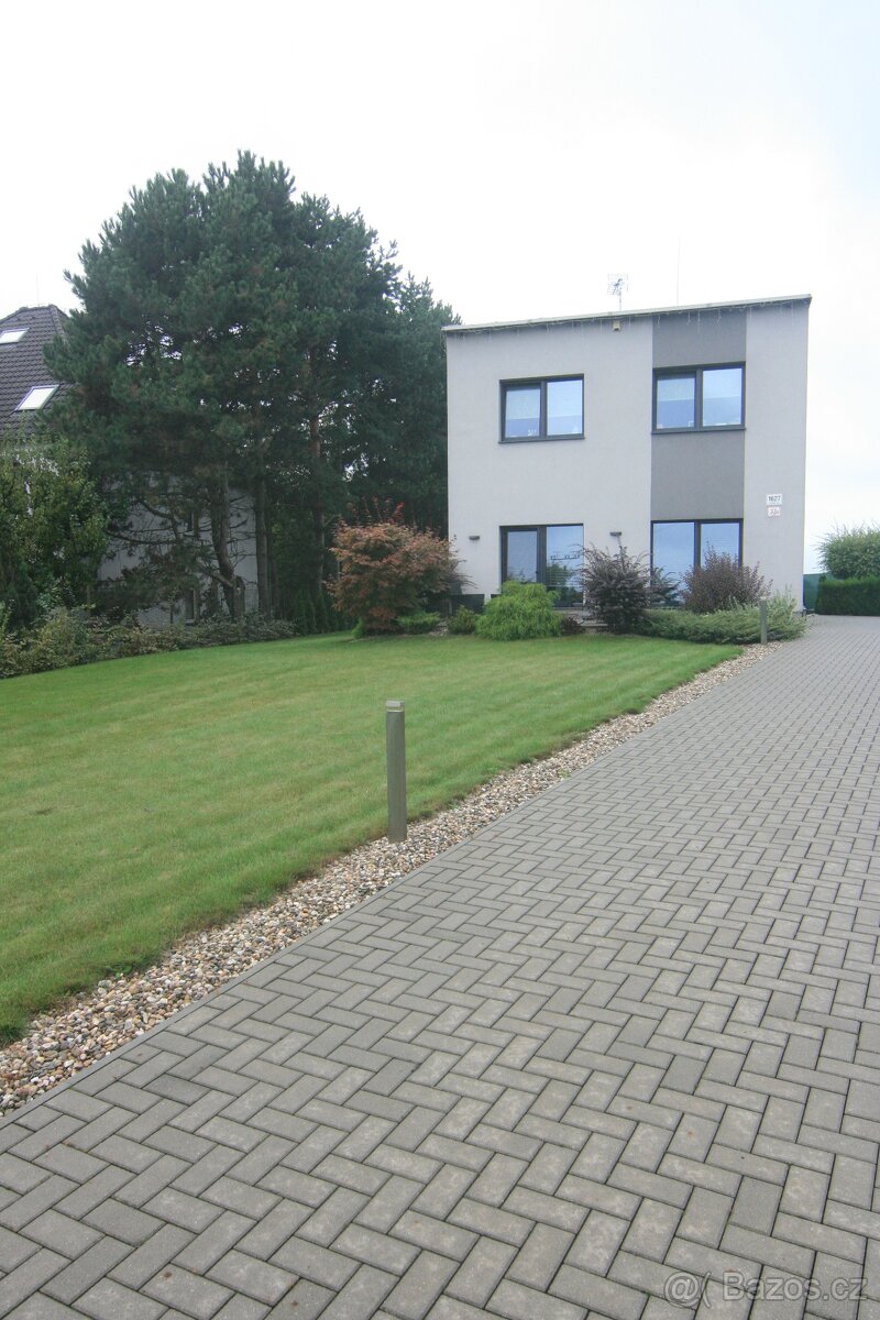 Prodej rodinného domu s pozemkem 1 724 m² - 3