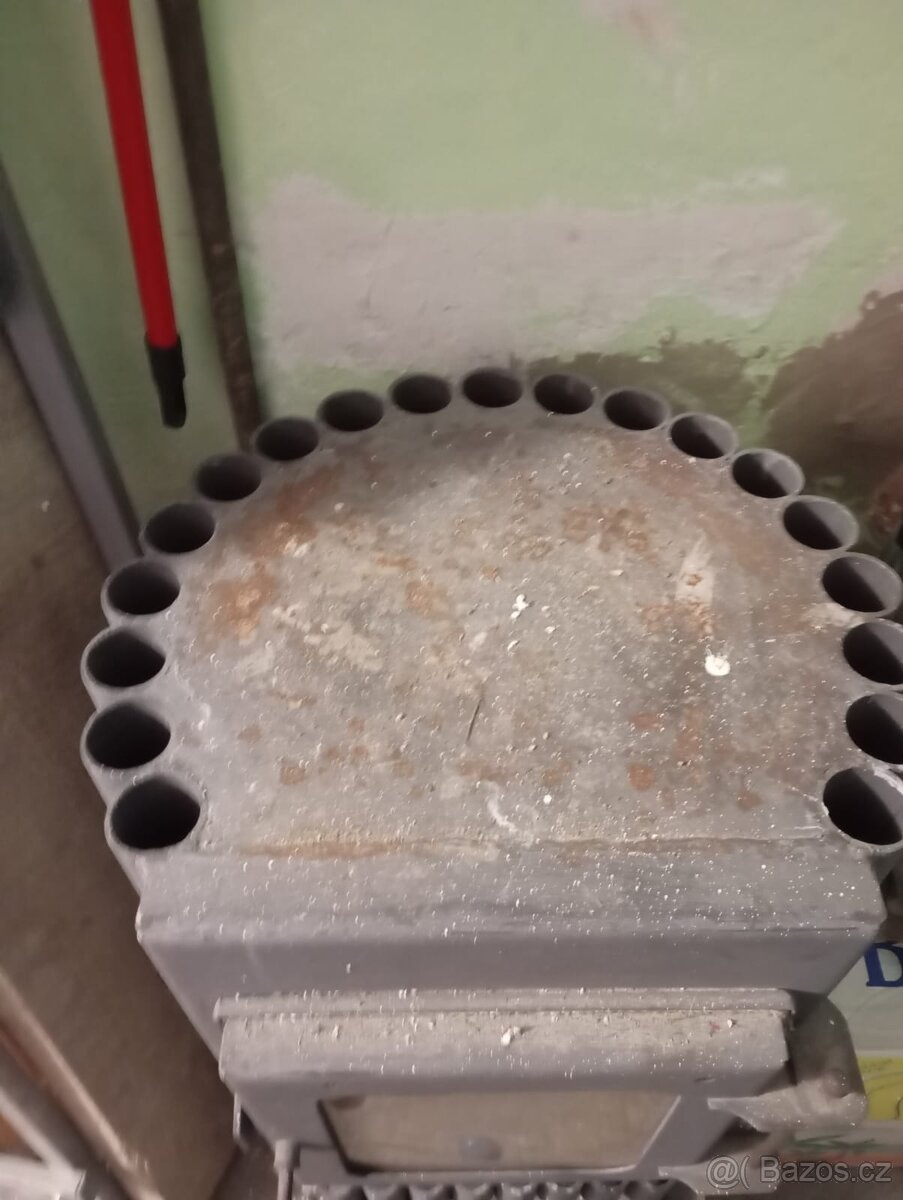 Prodám starší krbová kamna Vlna - 3