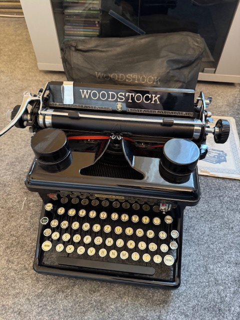 Psací stroj WOODSTOCK - 3